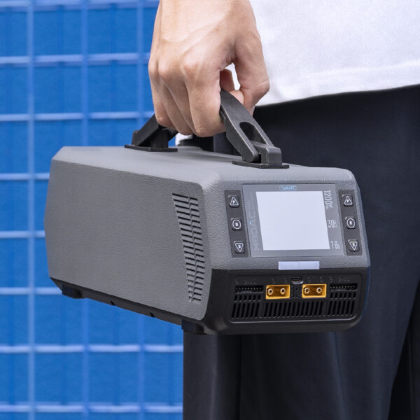 ToolkitRC M8DAC 1-8S 1200W LI-Po charger