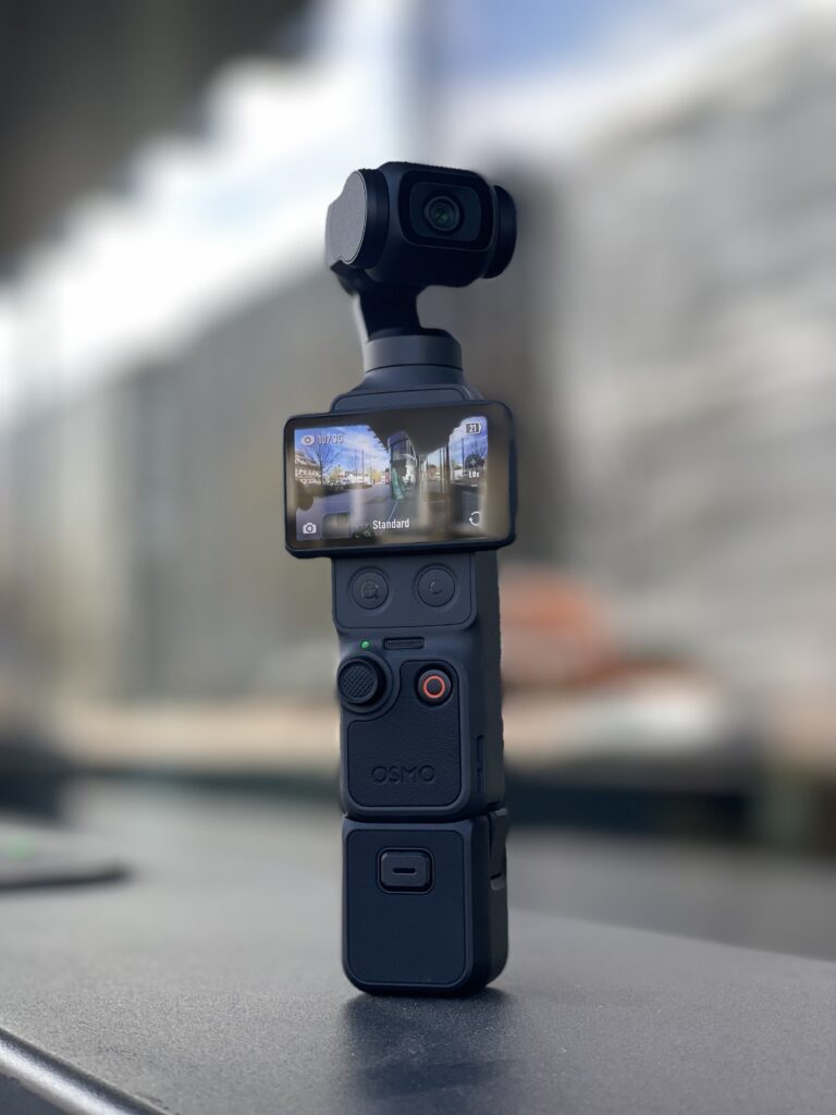 DJI Osmo Pocket 3 oli juba omaette fenomen – väike, lihtne kasutada ja samas üllatavalt võimekas kaamera, mida kasutasid nii algajad kui ka professionaalid. See