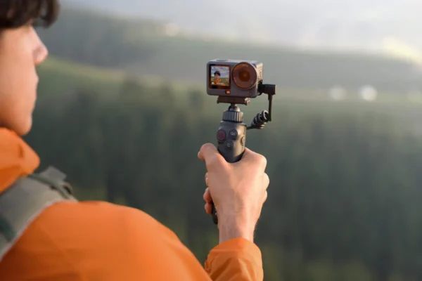 ccec0a02f2ee482c30fbb7cf80c04f03@large DJI Osmo Action Dual-Direction Battery Handle