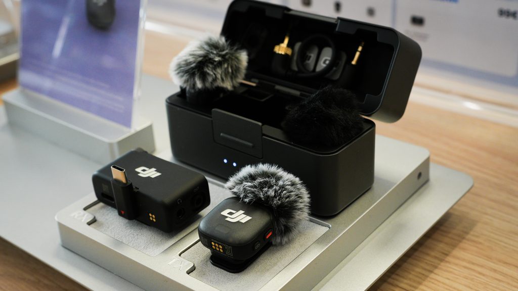 Juhtmevaba mikrofon ei ole enam ammu ainult videograafi töövahend. Neid kasutavad sisuloojad, ajakirjanikud, ettevõtete turundajad, vlogijad ja kõik need, kes t